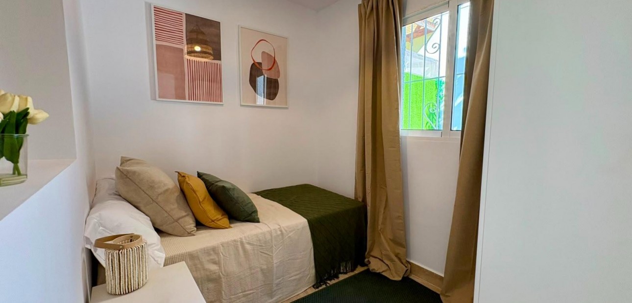 Sale - Terraced house -
Orihuela Costa - La Chismosa