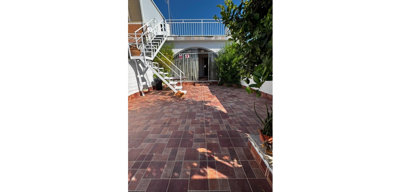 Sale - Terraced house -
Orihuela Costa - La Chismosa