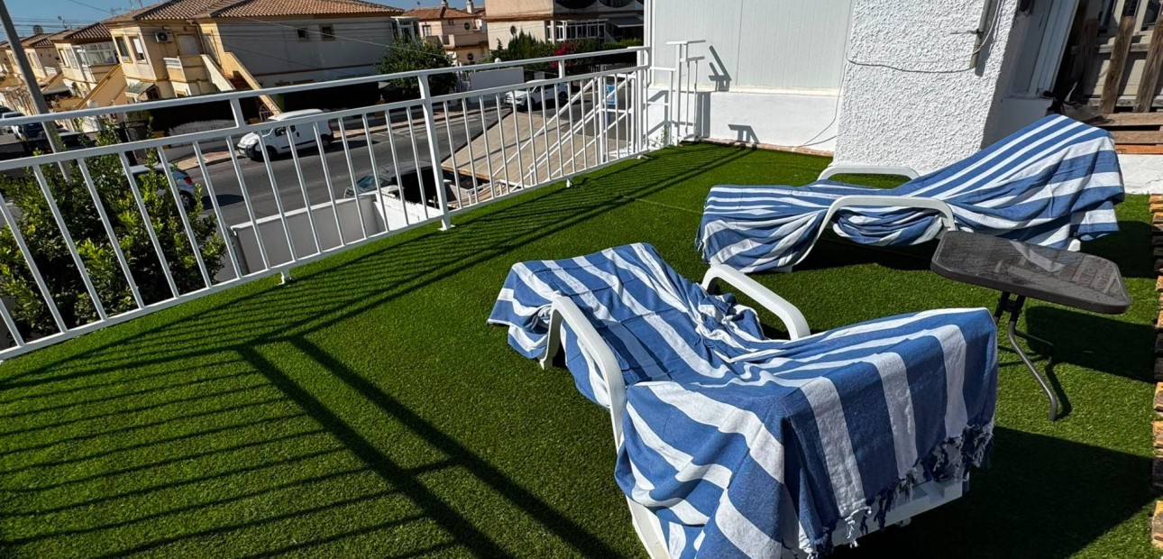 Sale - Terraced house -
Orihuela Costa - La Chismosa