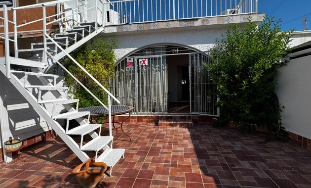 Sale - Terraced house -
Orihuela Costa - La Chismosa