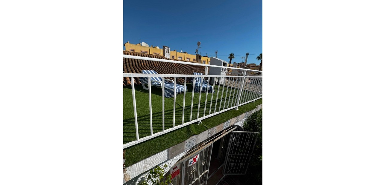 Sale - Terraced house -
Orihuela Costa - La Chismosa