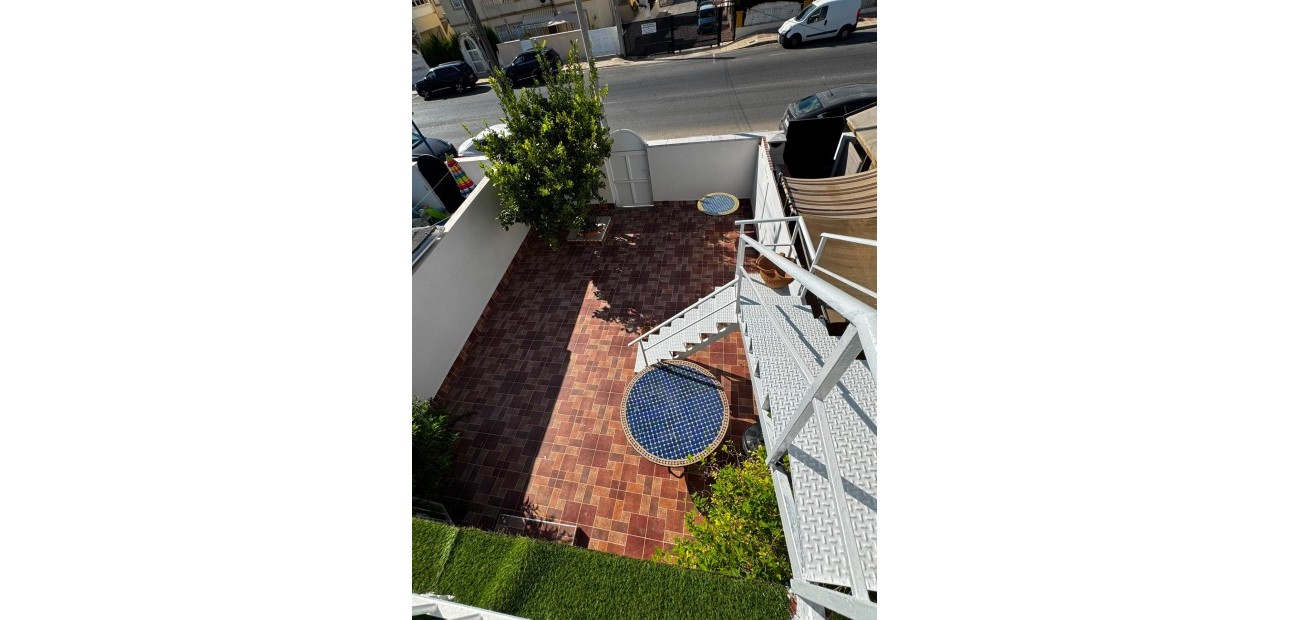 Sale - Terraced house -
Orihuela Costa - La Chismosa