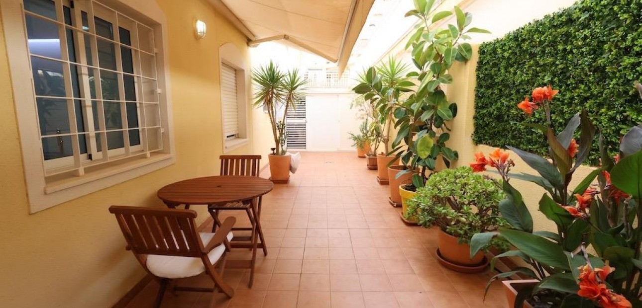 Sale - Apartment / flat -
Orihuela Costa - Campoamor