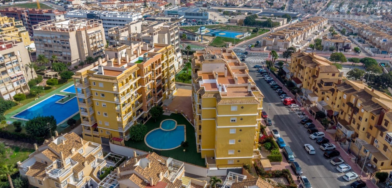 Sale - Penthouse -
Torrevieja - Zona los Frutales