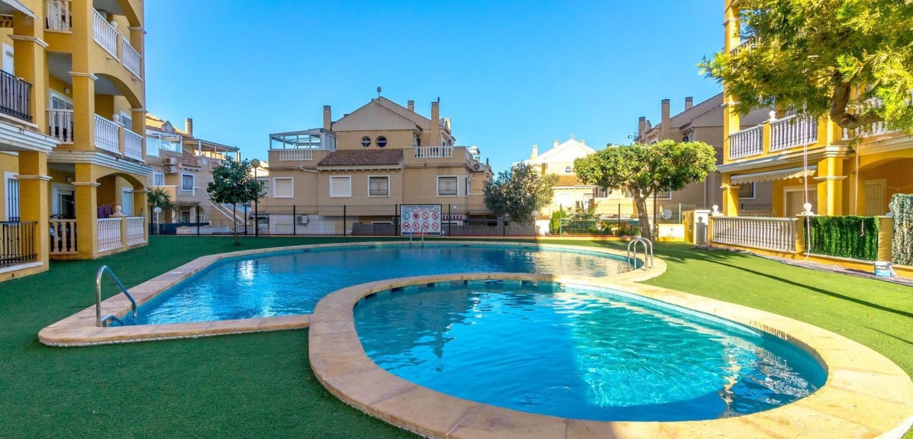 Sale - Penthouse -
Torrevieja - Zona los Frutales