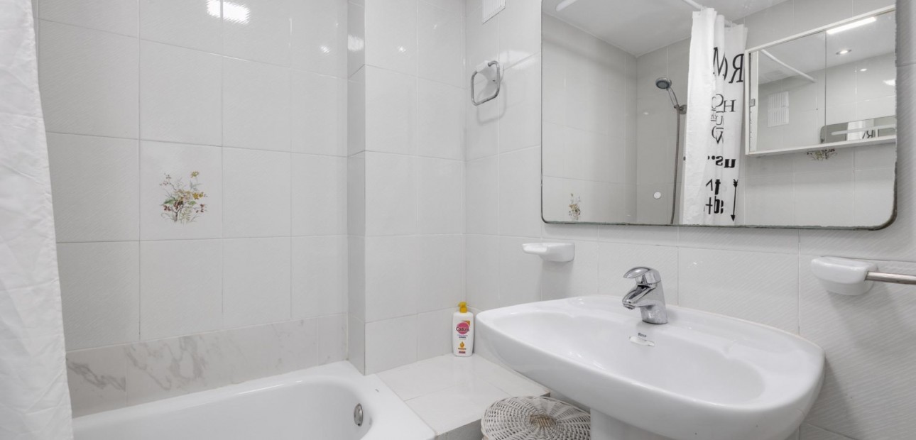 Sale - Apartment / flat -
Torrevieja - torrevieja