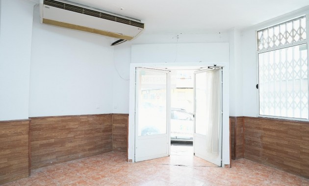 Sale - Commercial Unit -
Torrevieja - Estacion de autobuses