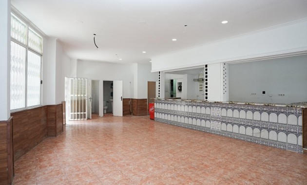 Sale - Commercial Unit -
Torrevieja - Estacion de autobuses