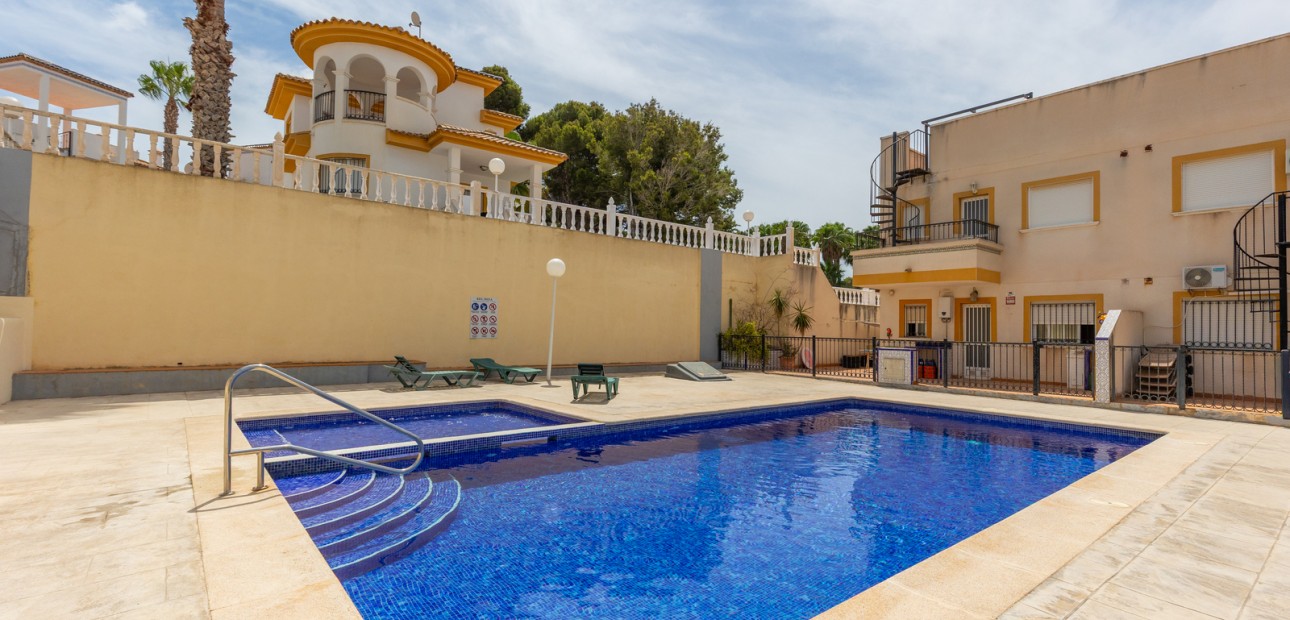 Sale - Apartment / flat -
Orihuela Costa - Villamartin