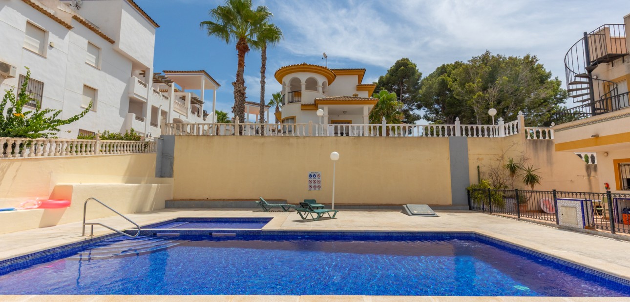 Sale - Apartment / flat -
Orihuela Costa - Villamartin
