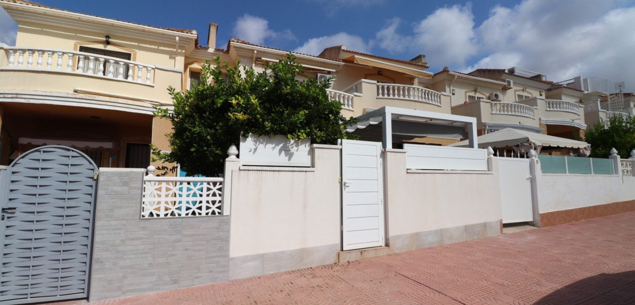 Sale - Townhouse -
Benijofar - Monte Azul