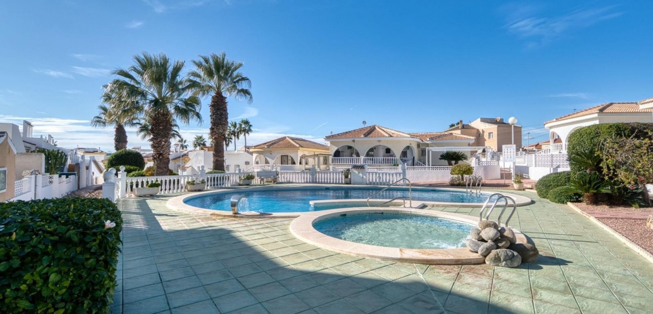 Sale - Townhouse -
Benijofar - Monte Azul