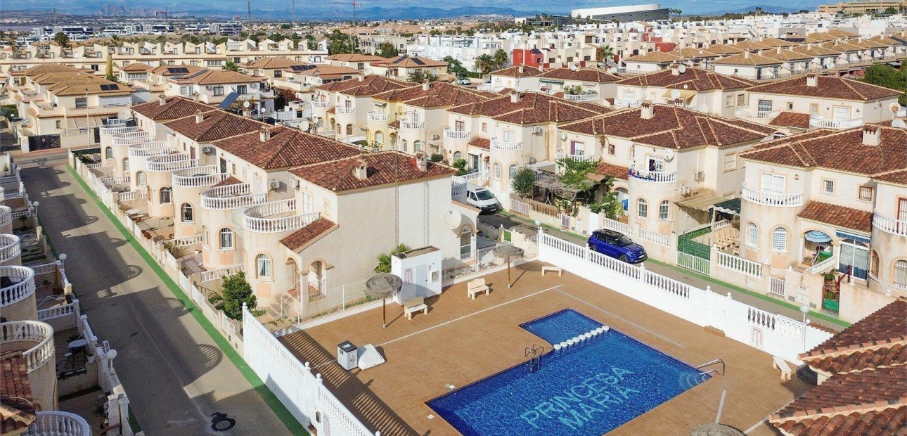 Sale - Villa -
Torrevieja - Cañada del Molino