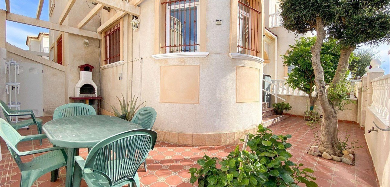 Sale - Villa -
Torrevieja - Cañada del Molino