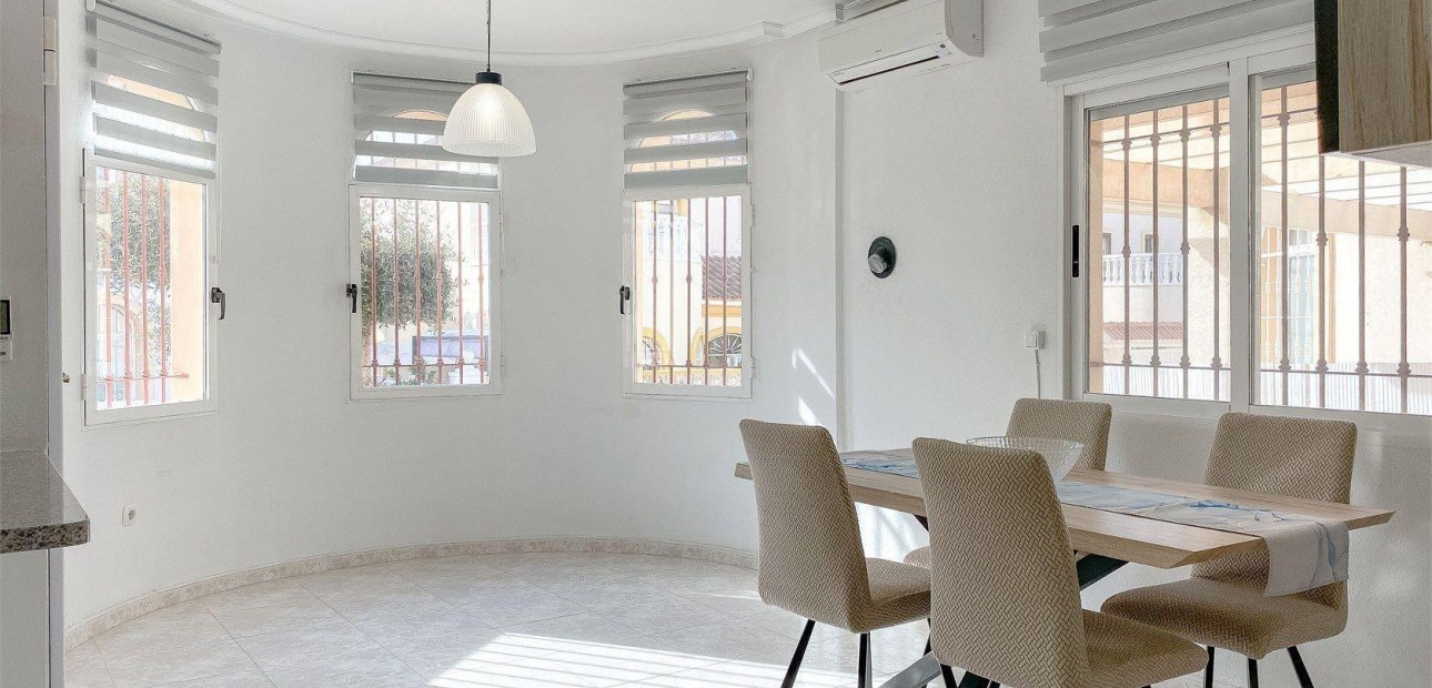 Sale - Villa -
Torrevieja - Cañada del Molino
