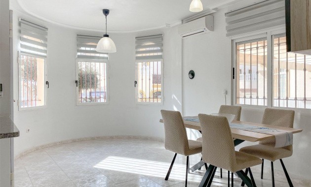Sale - Villa -
Torrevieja - Cañada del Molino