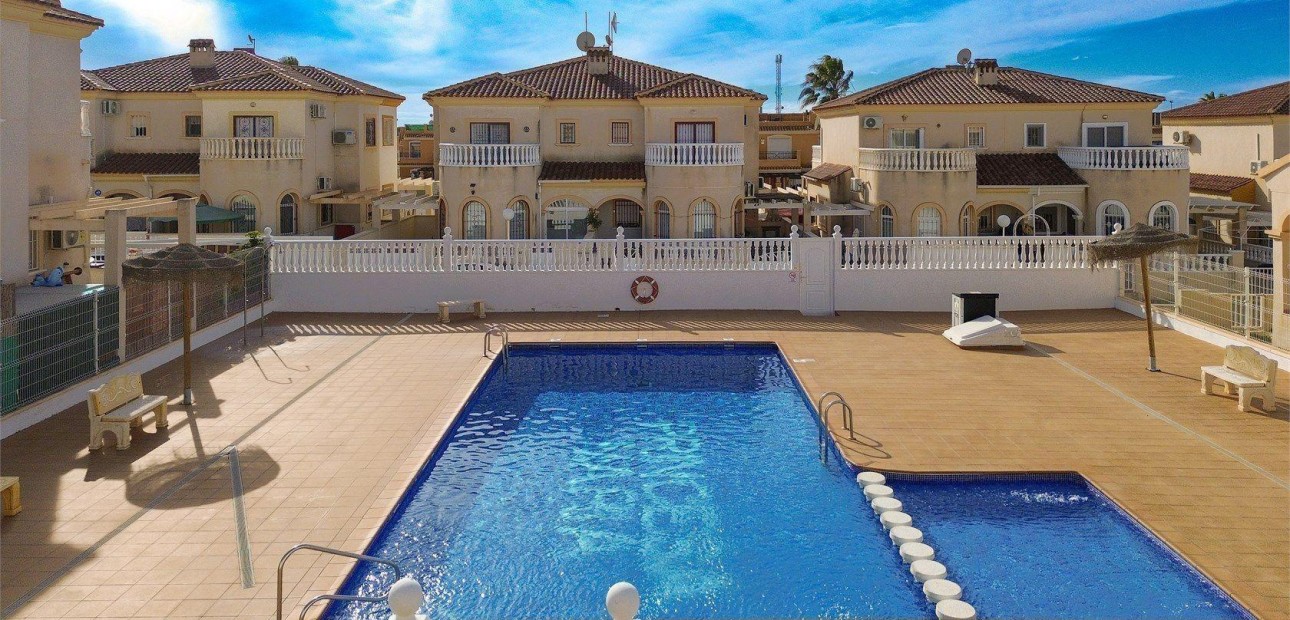 Sale - Villa -
Torrevieja - Cañada del Molino