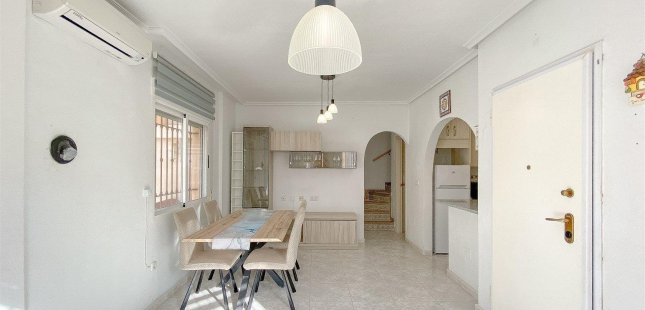 Sale - Villa -
Torrevieja - Cañada del Molino