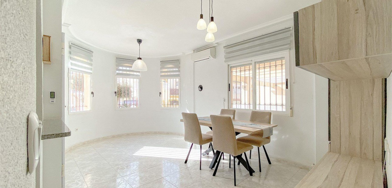 Sale - Villa -
Torrevieja - Cañada del Molino