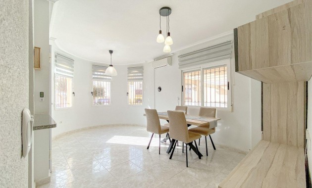 Sale - Villa -
Torrevieja - Cañada del Molino