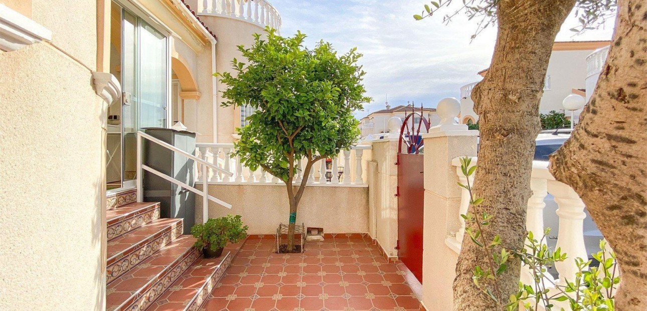 Sale - Villa -
Torrevieja - Cañada del Molino