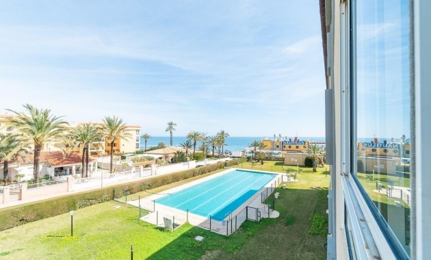 Sale - Apartment / flat -
Torrevieja - Punta prima