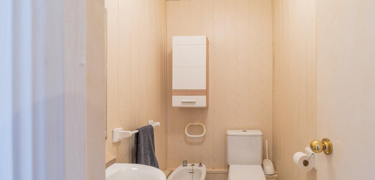 Sale - Apartment / flat -
Torrevieja - Punta prima