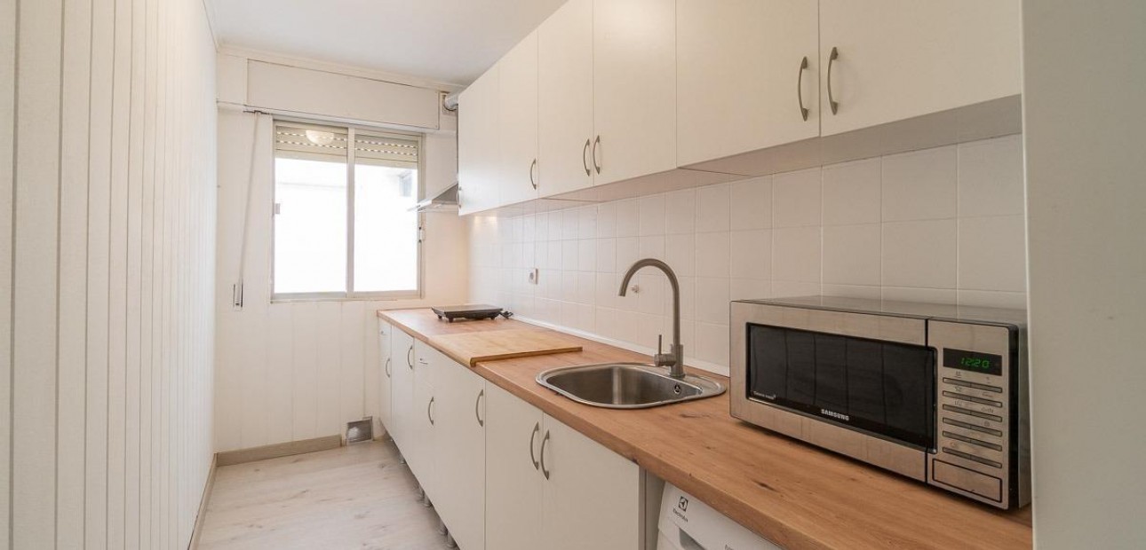 Sale - Apartment / flat -
Torrevieja - Punta prima