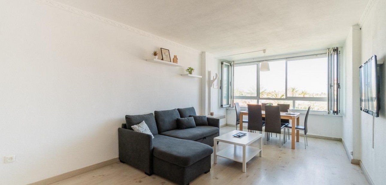Sale - Apartment / flat -
Torrevieja - Punta prima