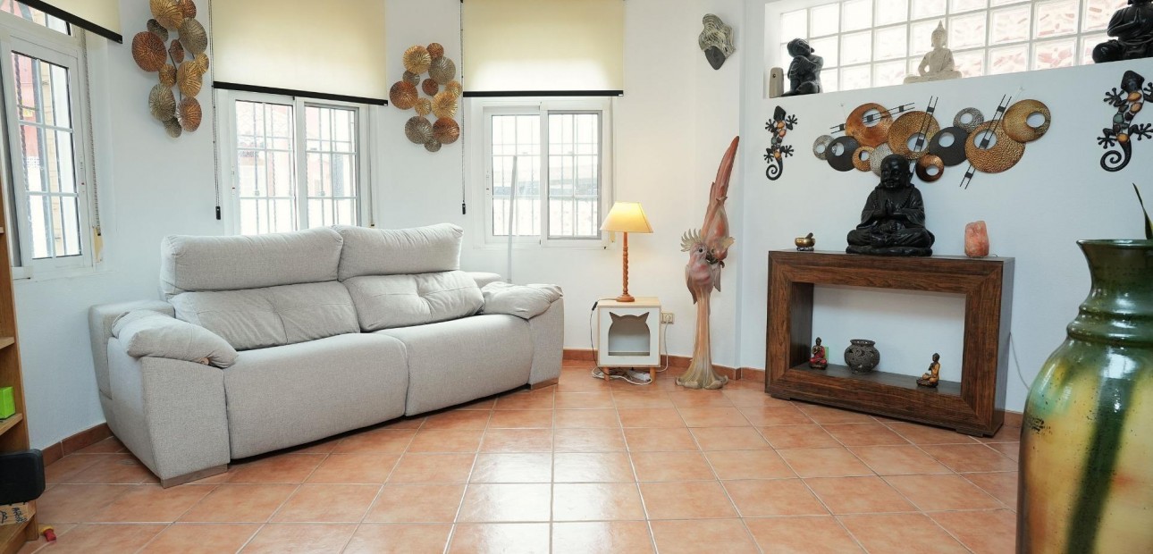 Sale - Villa -
Torrevieja - El limonar