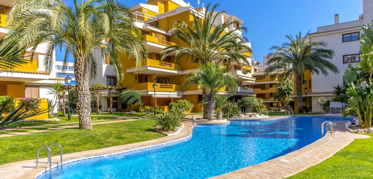 Sale - Apartment / flat -
Torrevieja - Punta Prima
