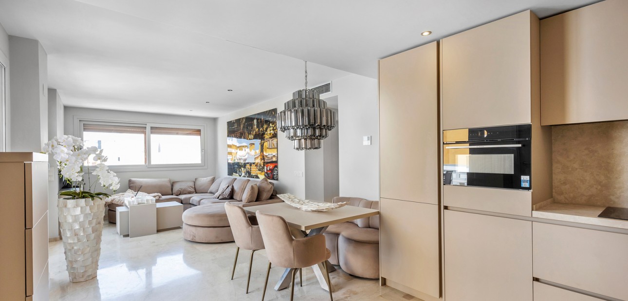 Sale - Apartment / flat -
Torrevieja - Punta Prima