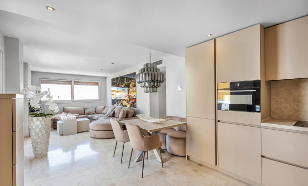 Sale - Apartment / flat -
Torrevieja - Punta Prima
