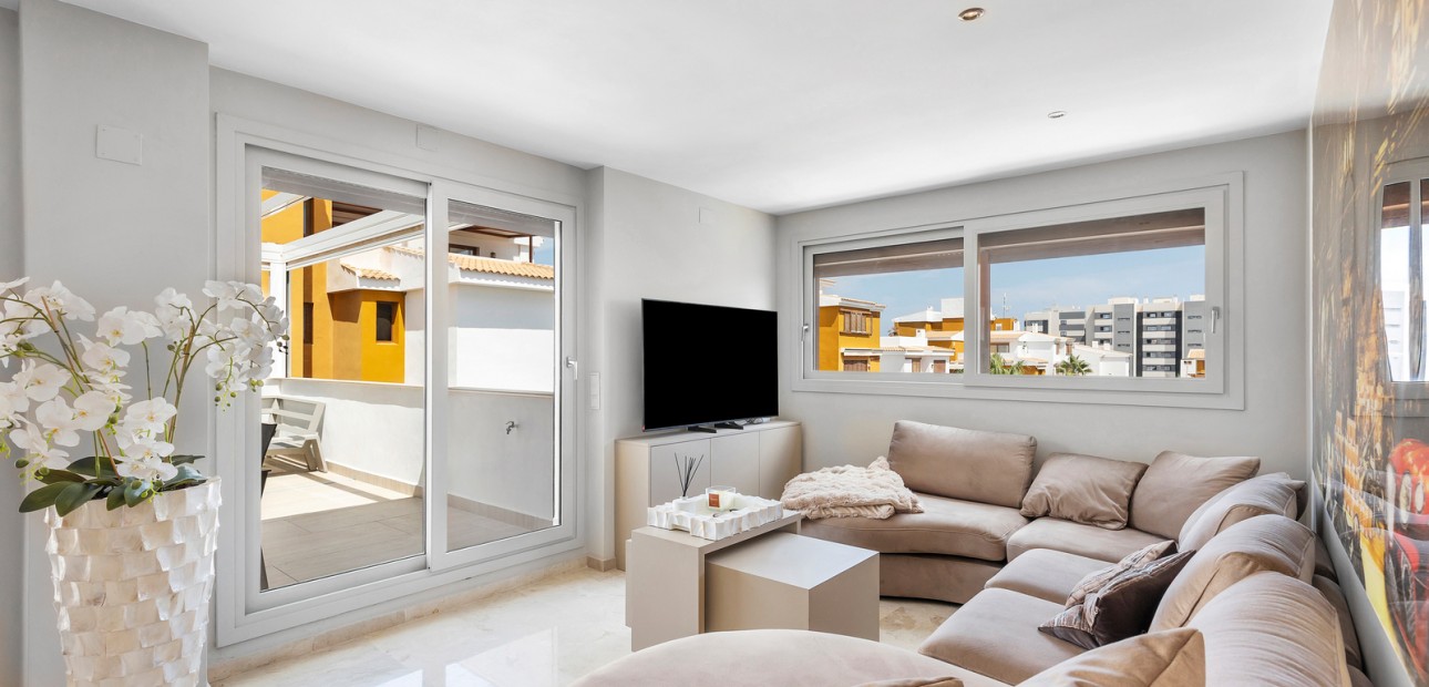 Sale - Apartment / flat -
Torrevieja - Punta Prima