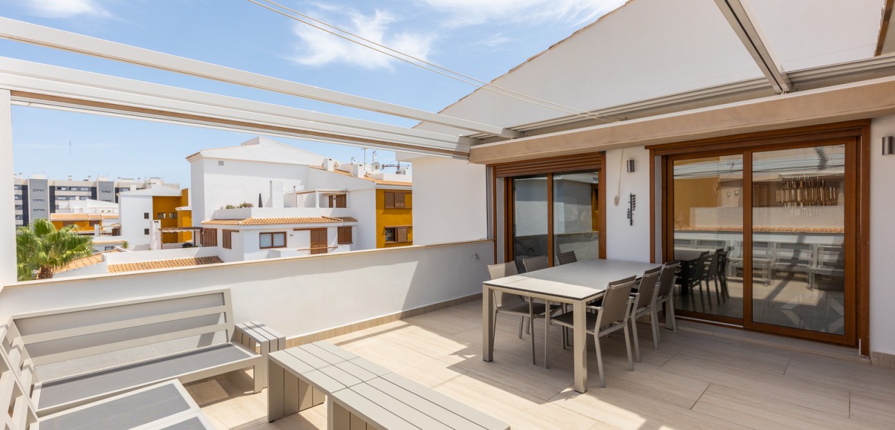 Sale - Apartment / flat -
Torrevieja - Punta Prima