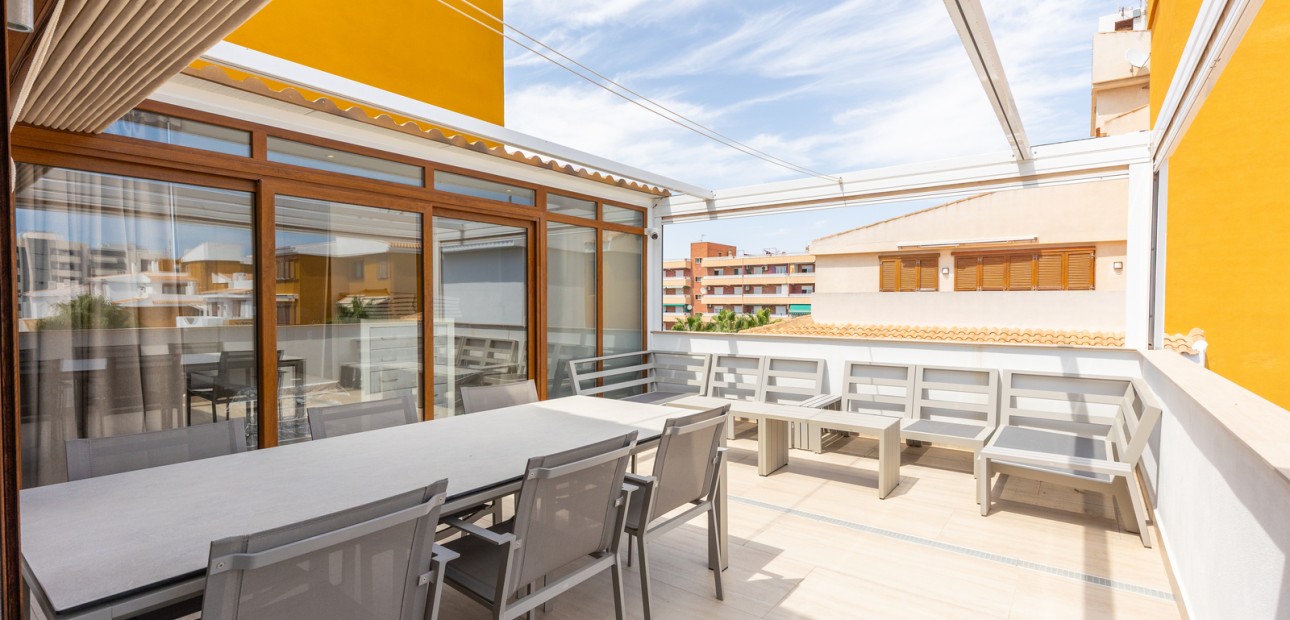 Sale - Apartment / flat -
Torrevieja - Punta Prima
