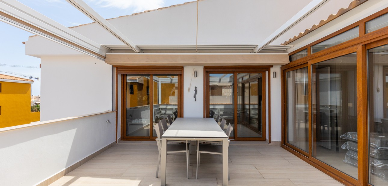 Sale - Apartment / flat -
Torrevieja - Punta Prima