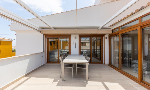 Sale - Apartment / flat -
Torrevieja - Punta Prima