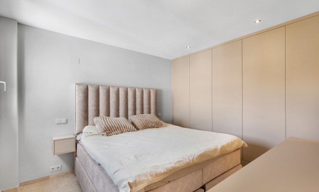 Sale - Apartment / flat -
Torrevieja - Punta Prima