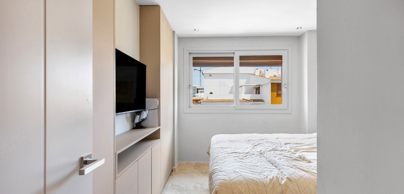 Sale - Apartment / flat -
Torrevieja - Punta Prima