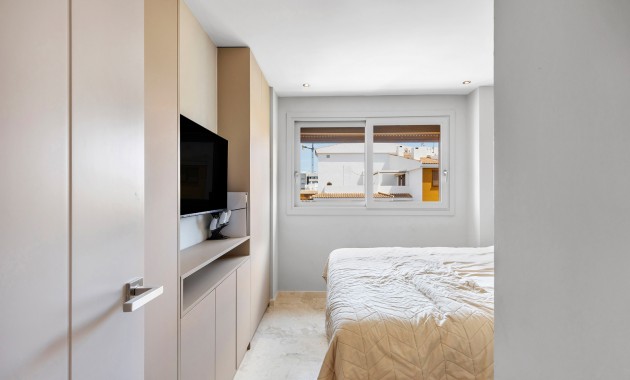 Sale - Apartment / flat -
Torrevieja - Punta Prima