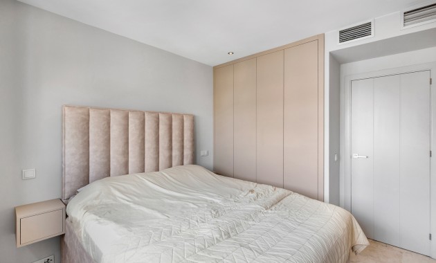 Sale - Apartment / flat -
Torrevieja - Punta Prima