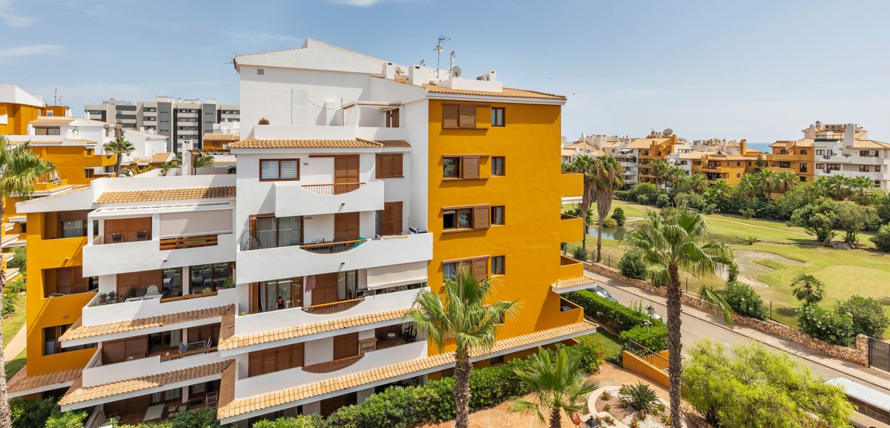 Sale - Apartment / flat -
Torrevieja - Punta Prima