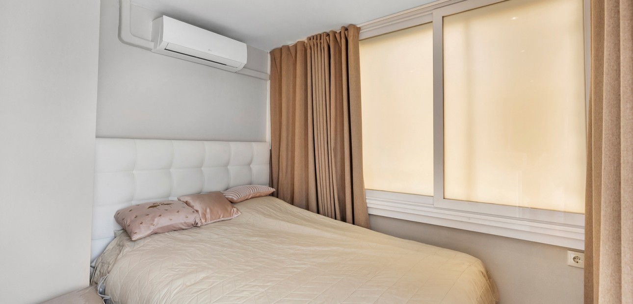Sale - Apartment / flat -
Torrevieja - Punta Prima