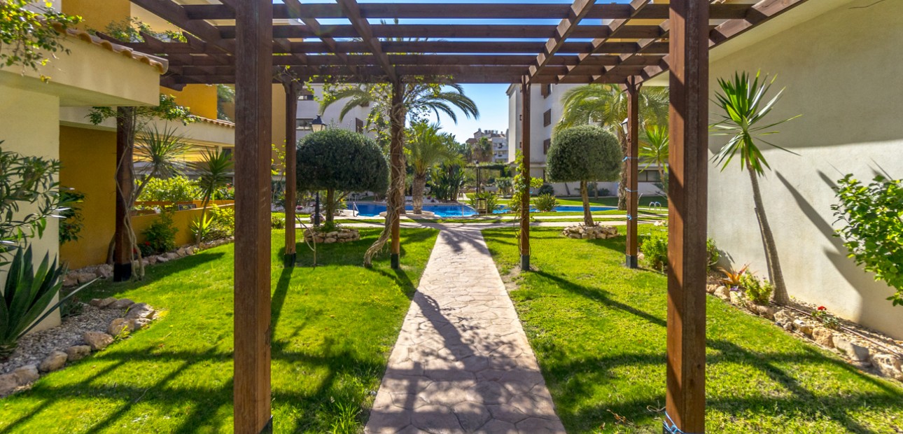 Sale - Apartment / flat -
Torrevieja - Punta Prima