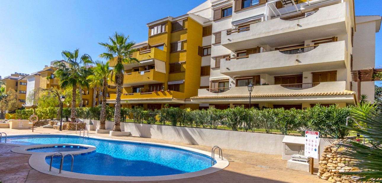 Sale - Apartment / flat -
Torrevieja - Punta Prima
