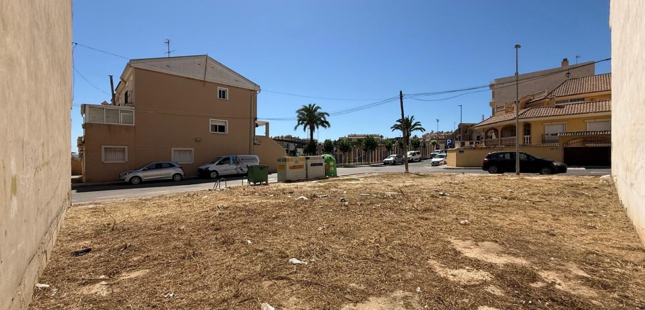 Sale - Urban building plot -
San Miguel de Salinas - CENTRO URBANO