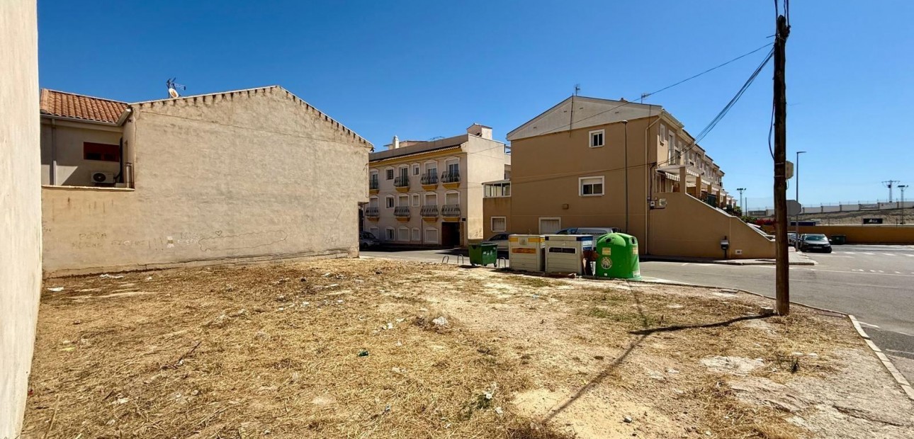 Sale - Urban building plot -
San Miguel de Salinas - CENTRO URBANO