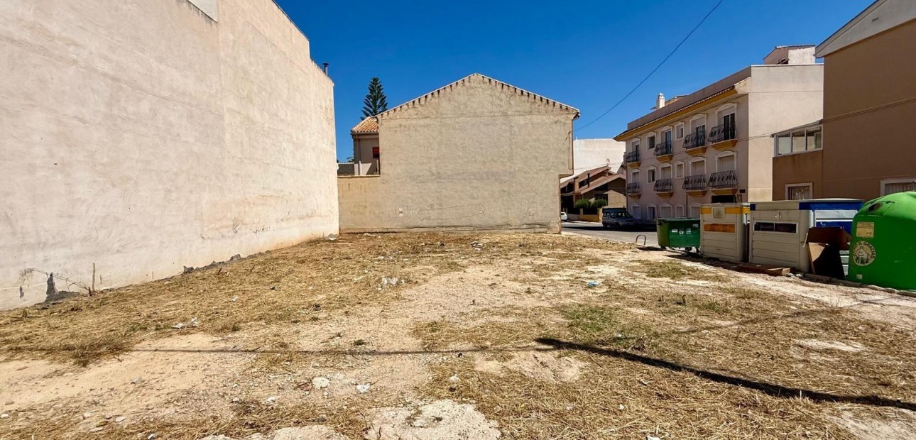 Sale - Urban building plot -
San Miguel de Salinas - CENTRO URBANO