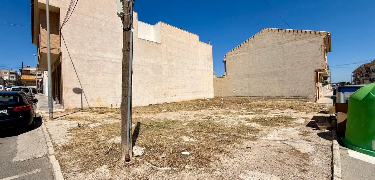 Sale - Urban building plot -
San Miguel de Salinas - CENTRO URBANO